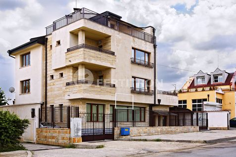 Триетажна луксозна къща в кв.Горубляне 5